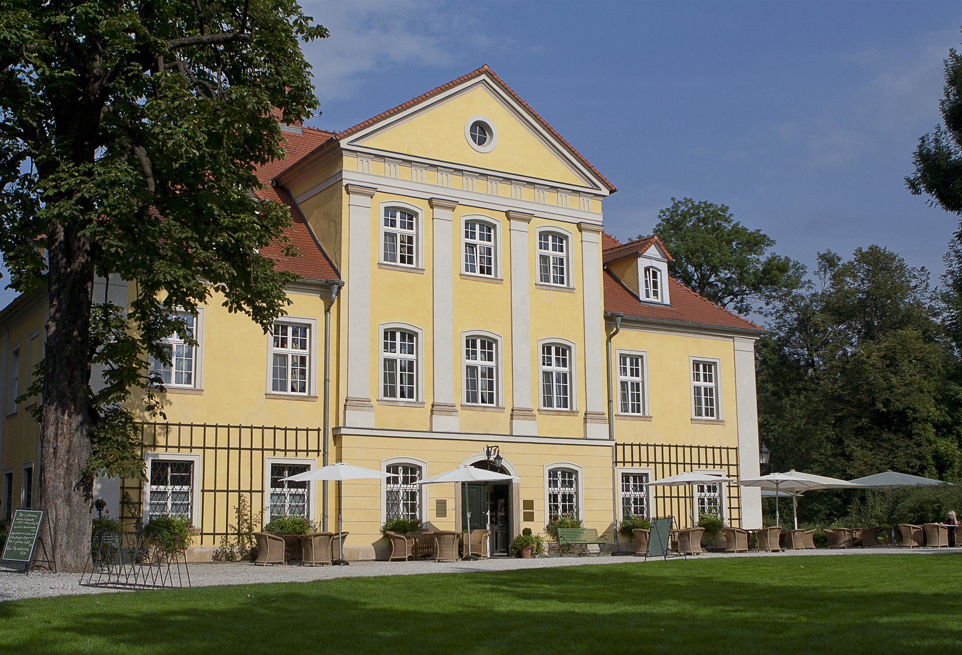 Łomnica Palace in the Jelenia Góra Valley