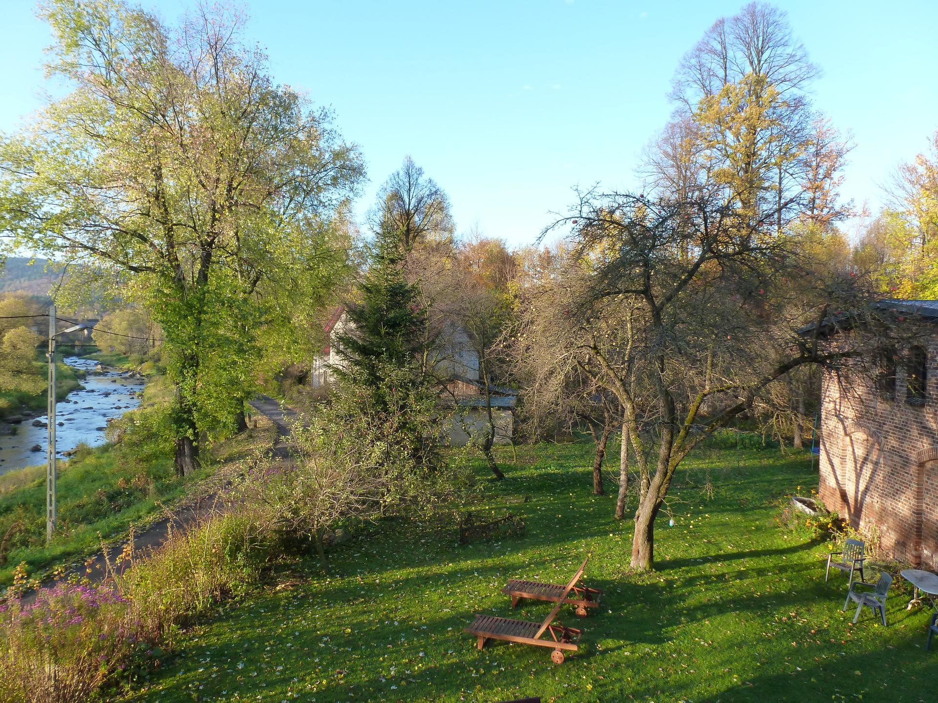 Autumn colours in the garden at Domstolat along the River Bóbr